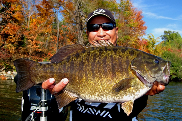 Dave Chong Lands 8.02 Pound Smallmouth Bass